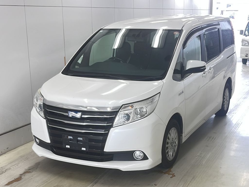 TOYOTA NOAH