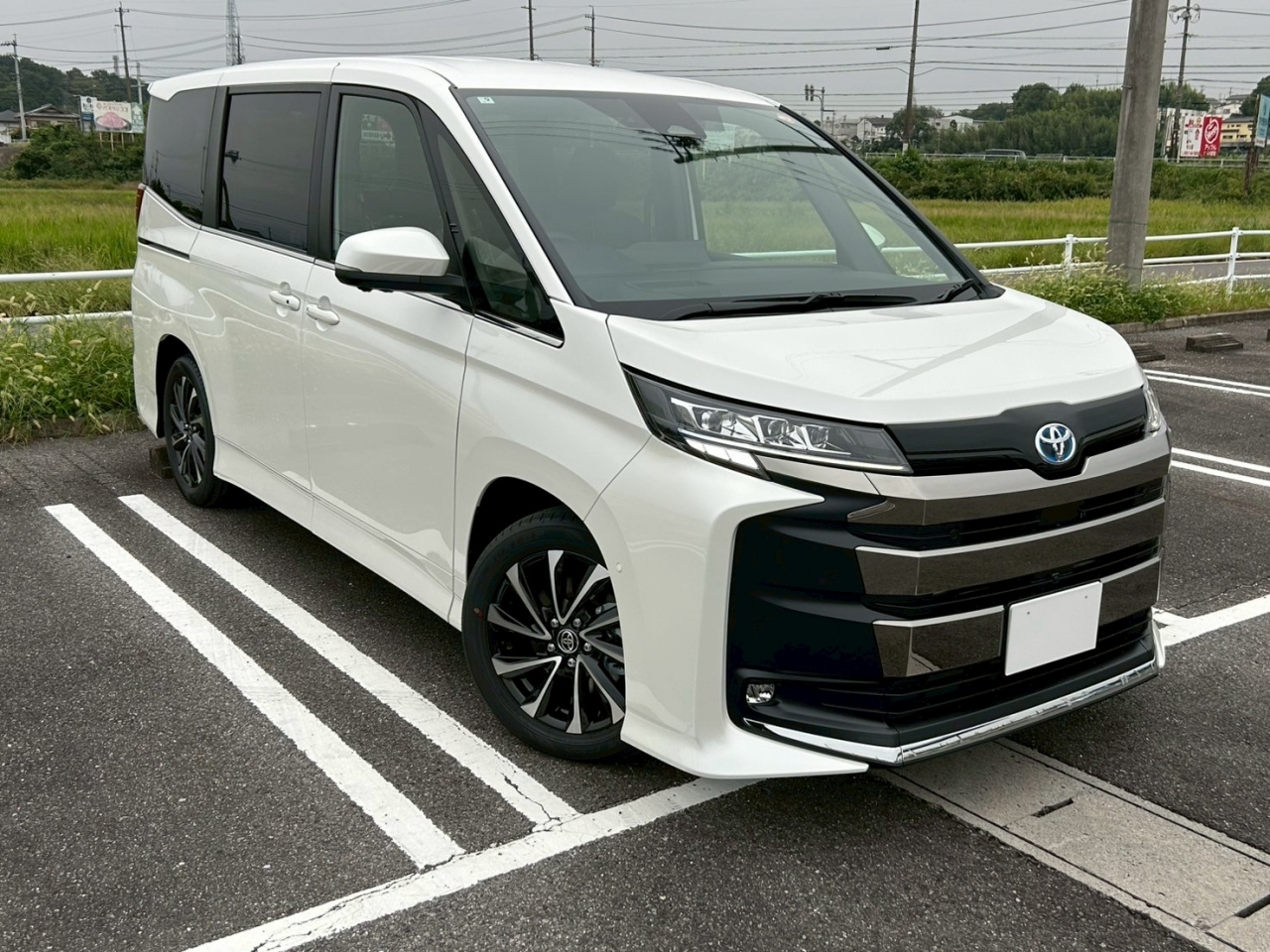 TOYOTA NOAH