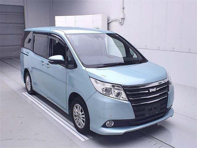 TOYOTA NOAH