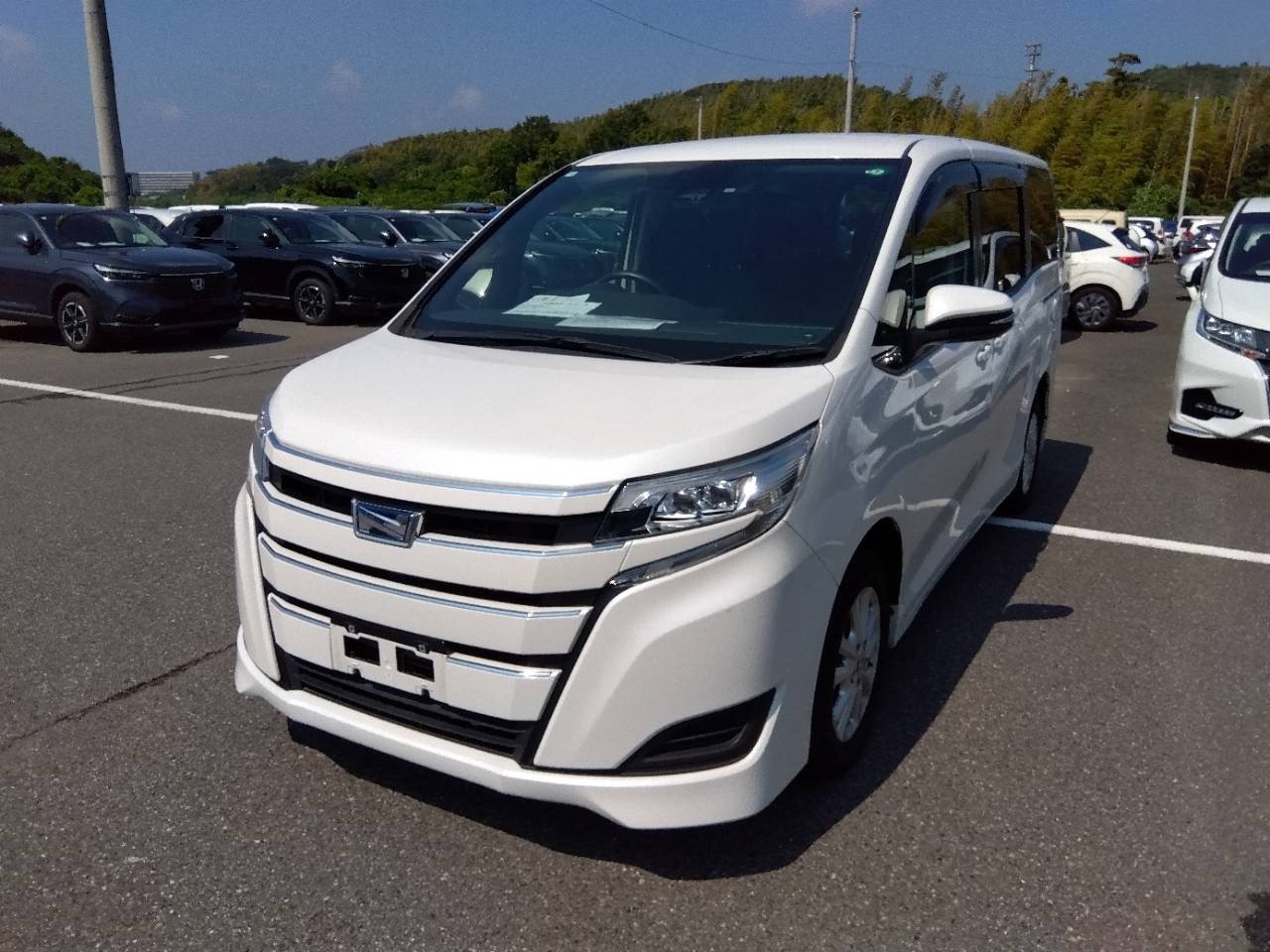 TOYOTA NOAH
