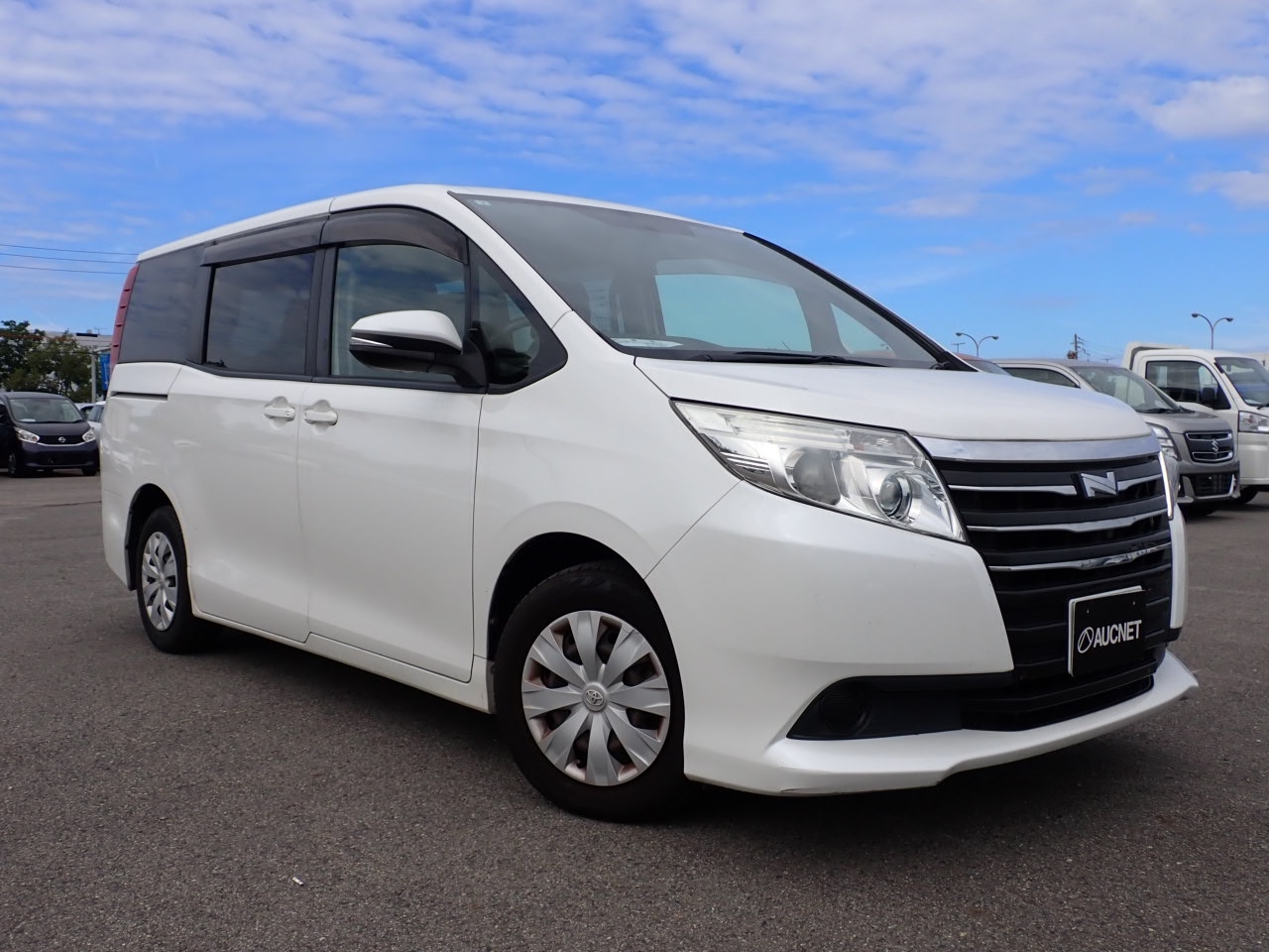 TOYOTA NOAH