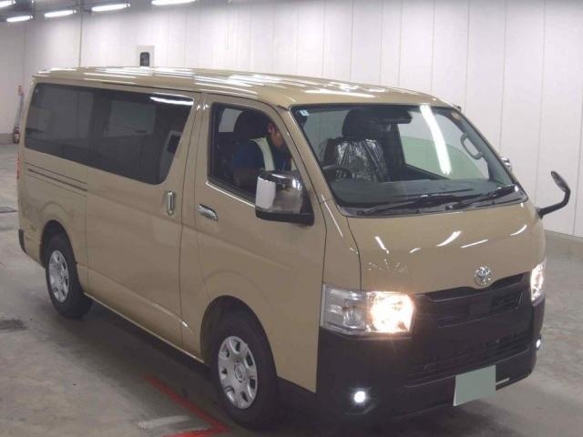 TOYOTA HIACE VAN