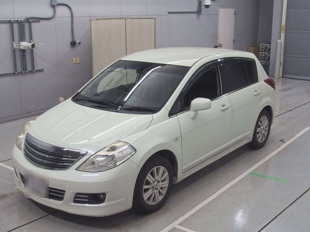 NISSAN TIIDA