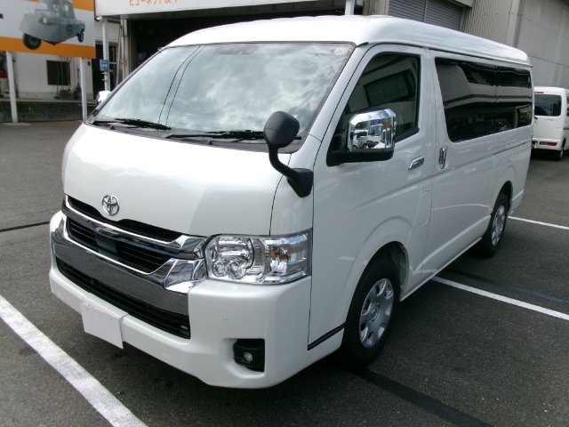 TOYOTA HIACE WAGON