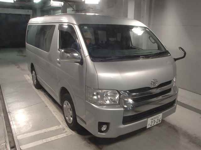 TOYOTA HIACE WAGON