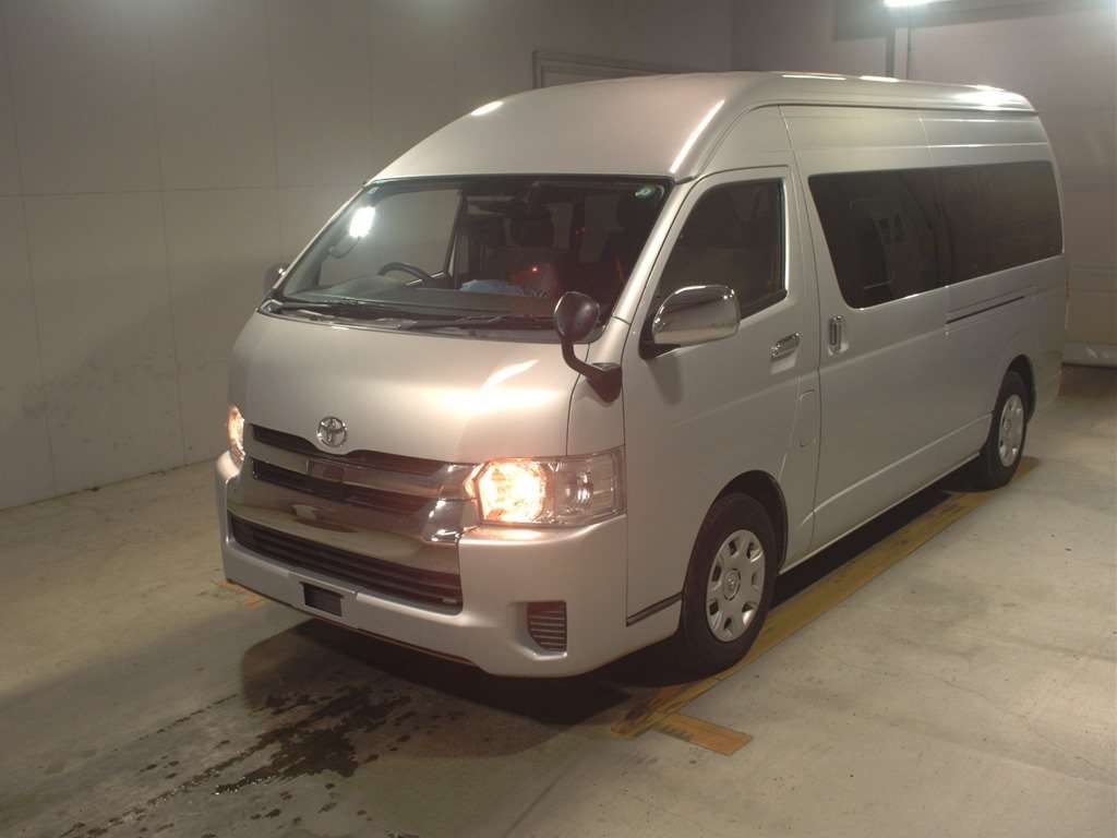 TOYOTA HIACE WAGON