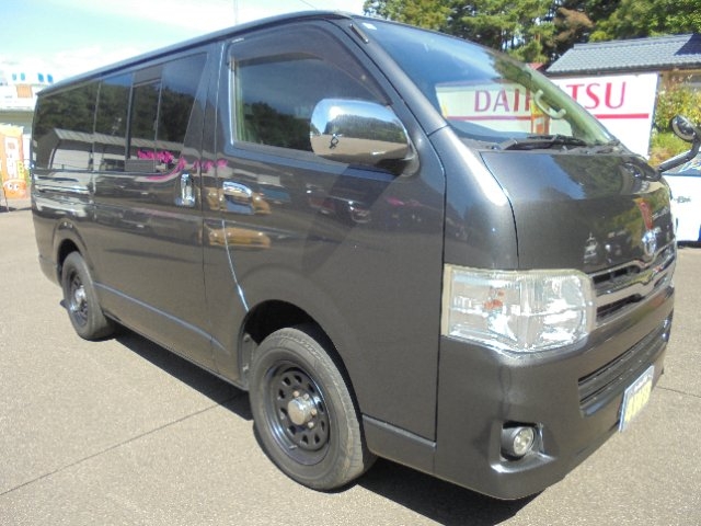 TOYOTA REGIUS VAN