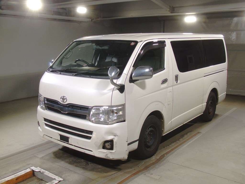 TOYOTA REGIUS VAN