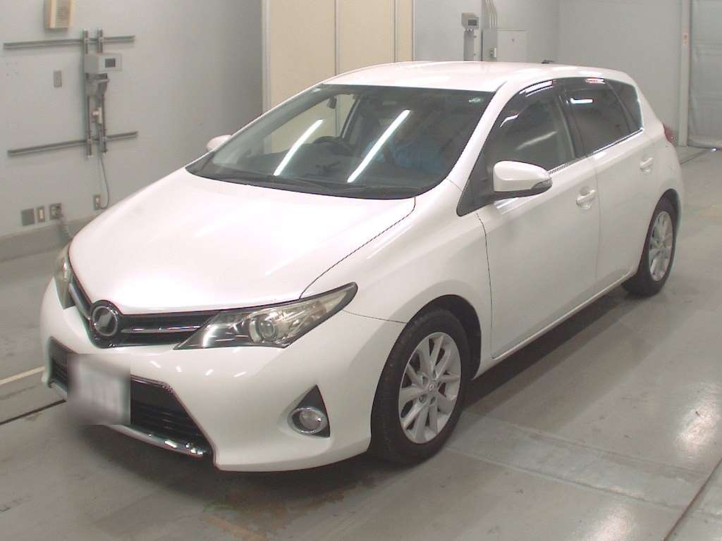 TOYOTA AURIS