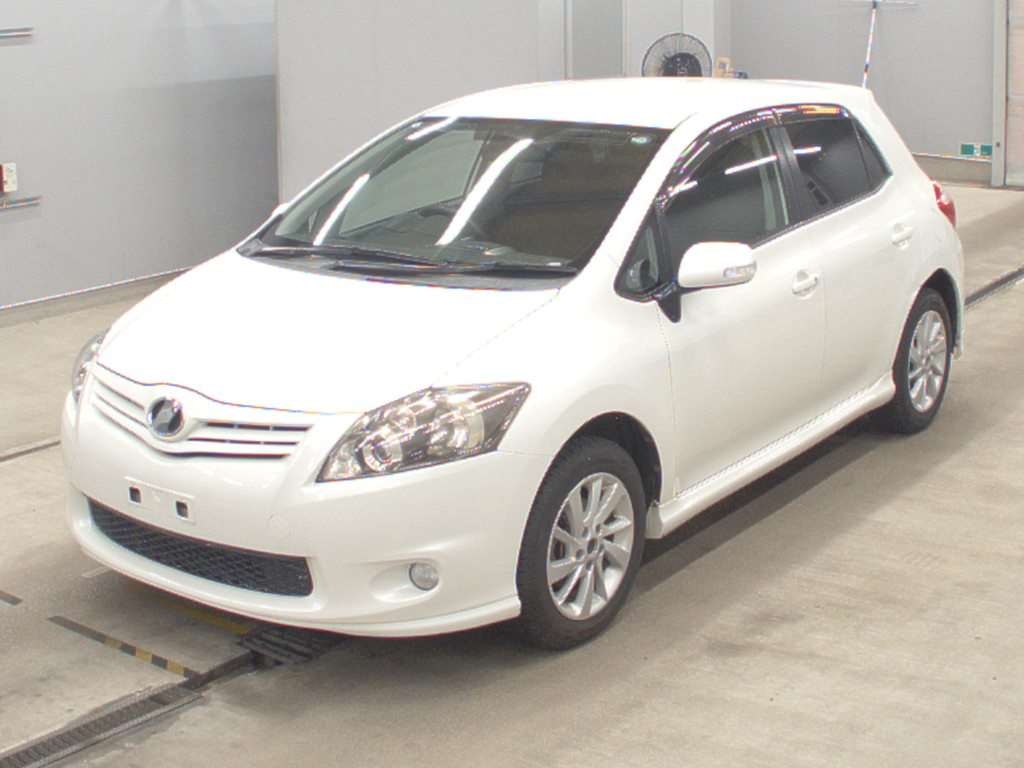 TOYOTA AURIS