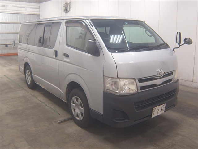 TOYOTA HIACE VAN