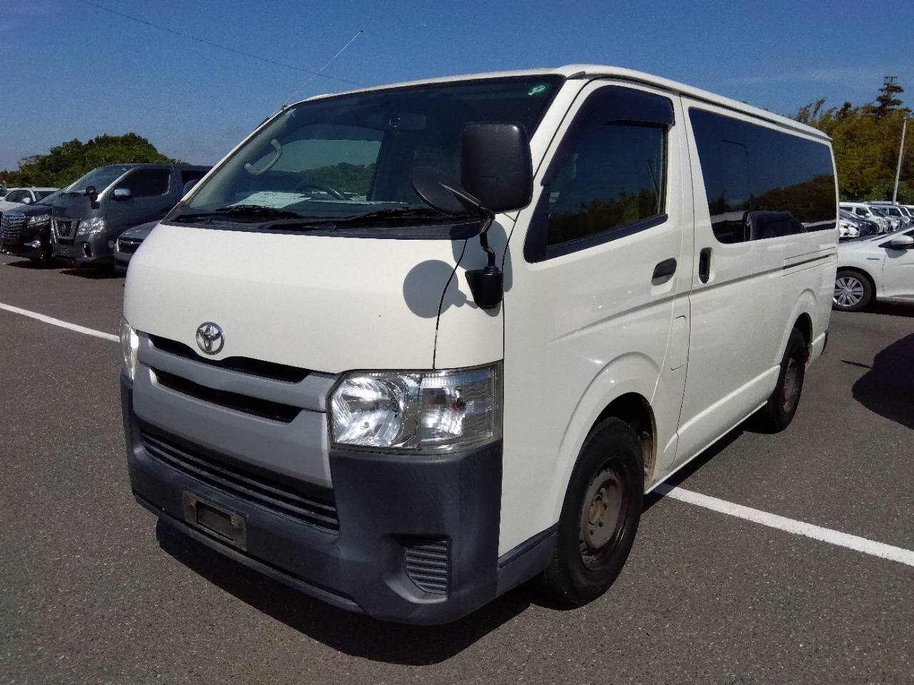 TOYOTA HIACE VAN