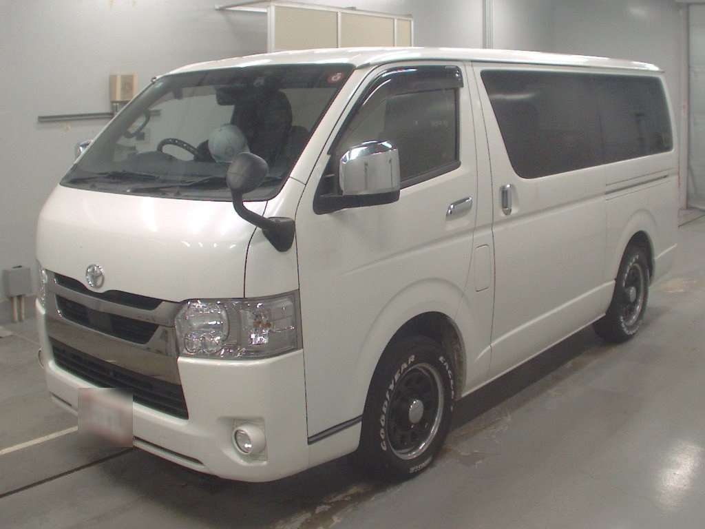 TOYOTA HIACE VAN