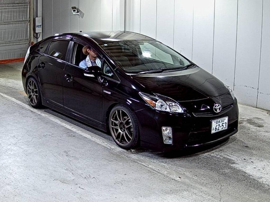 TOYOTA PRIUS