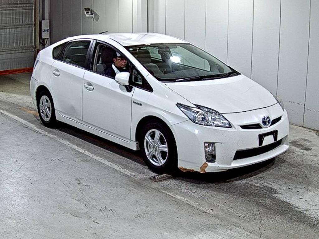 TOYOTA PRIUS