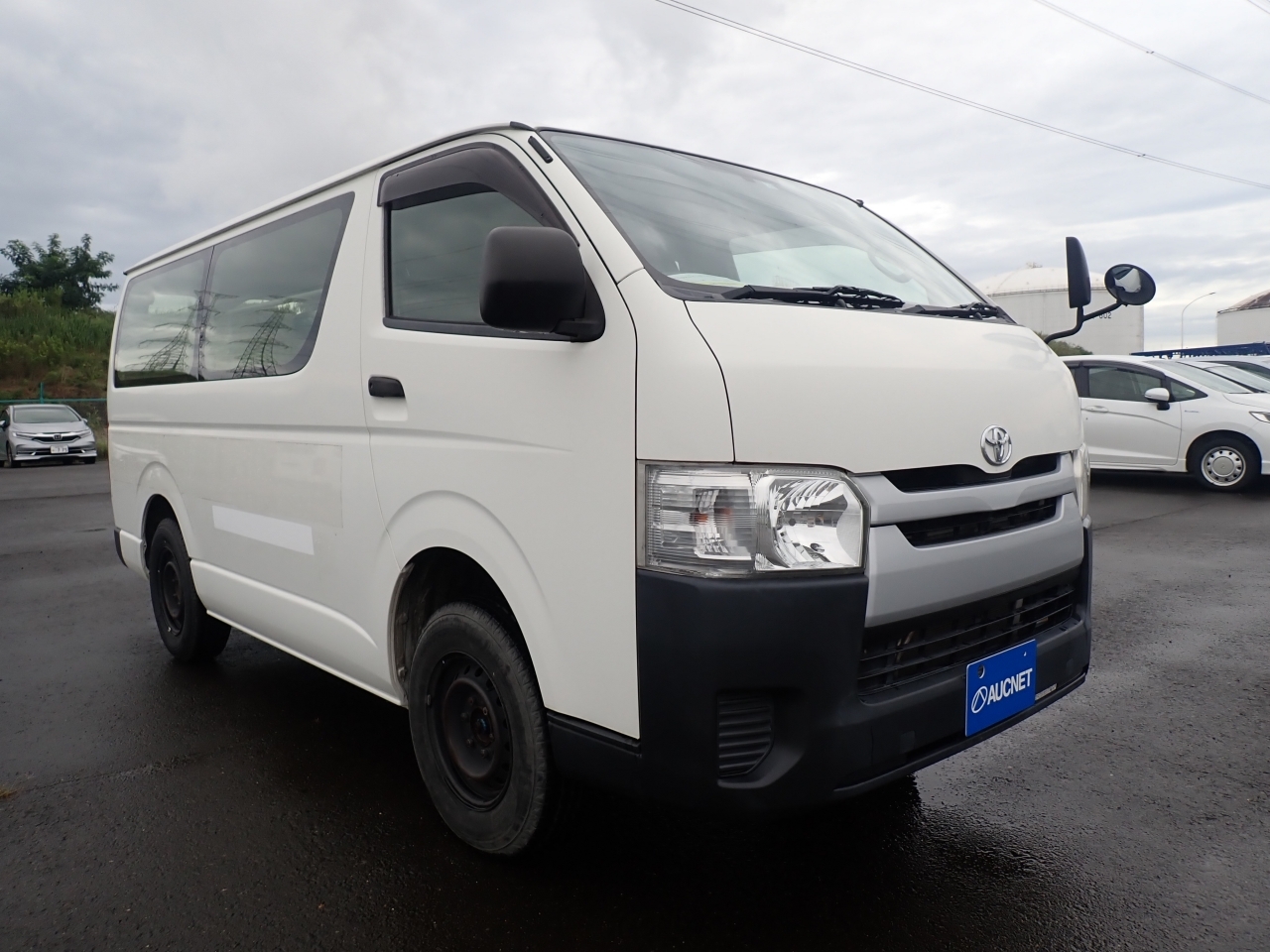 TOYOTA HIACE VAN