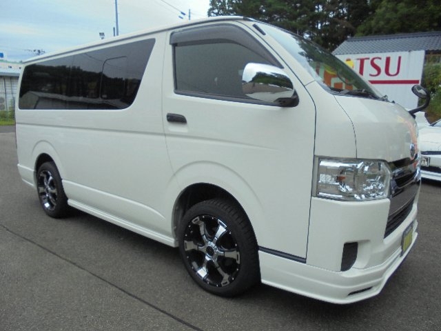 TOYOTA HIACE VAN