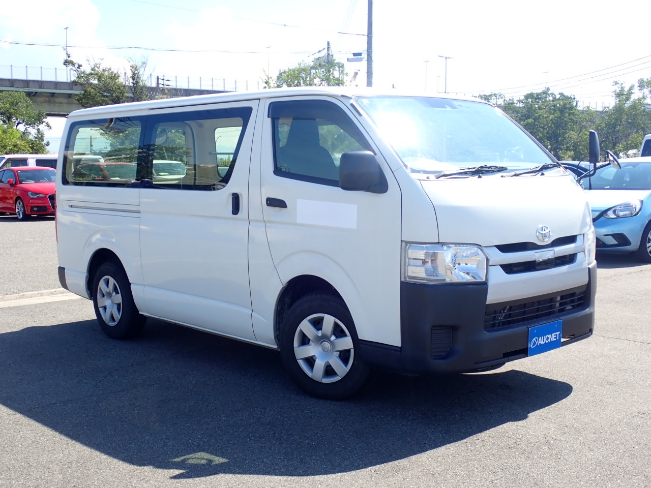 TOYOTA HIACE VAN