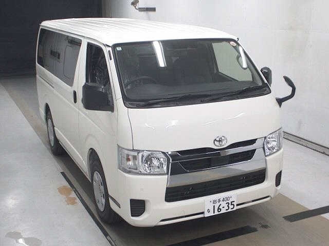 TOYOTA HIACE VAN