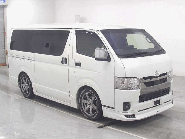 TOYOTA HIACE VAN