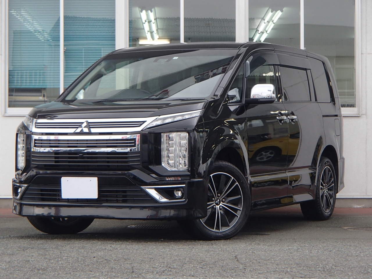 MITSUBISHI DELICA D:5