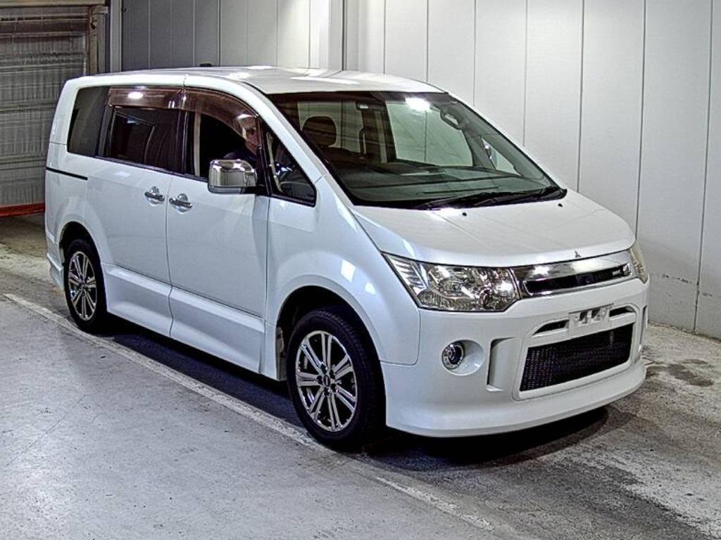 MITSUBISHI DELICA D:5