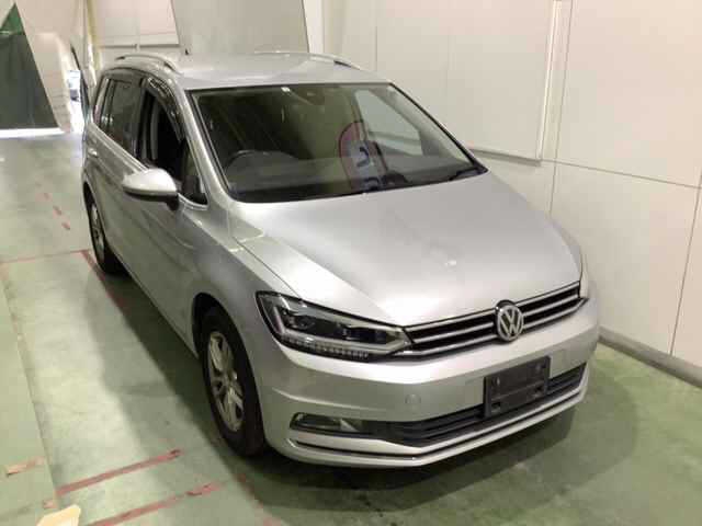 VOLKSWAGEN GOLF TOURAN