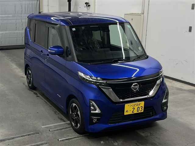 NISSAN ROOX