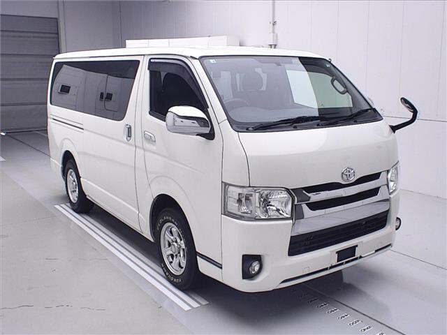 TOYOTA HIACE