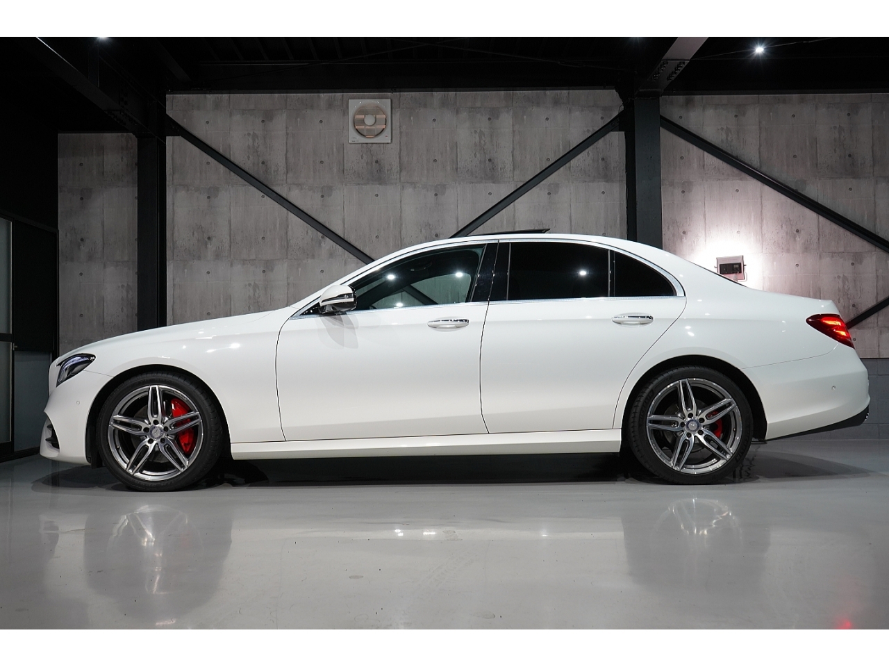 MERCEDES BENZ E CLASS