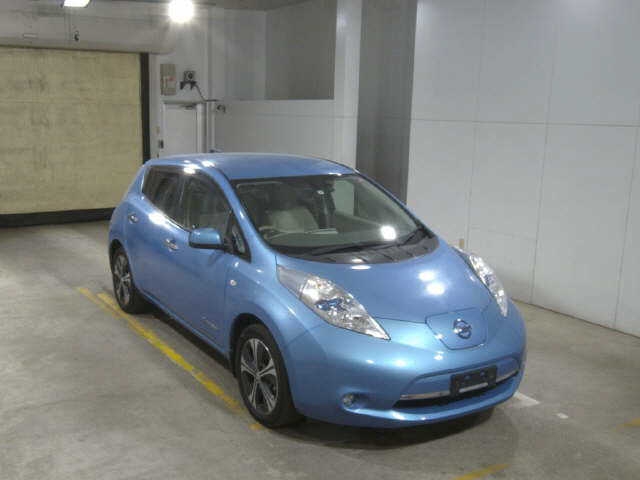NISSAN LEAF