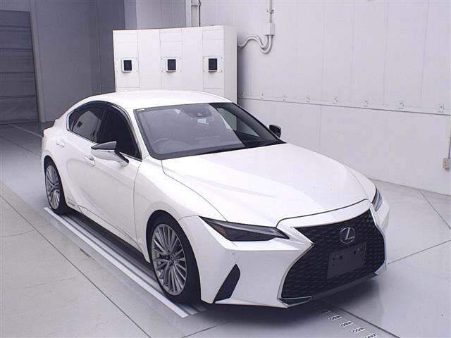 LEXUS IS
