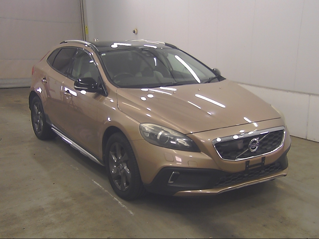 VOLVO V40