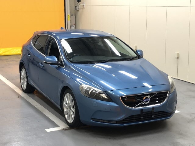 VOLVO V40