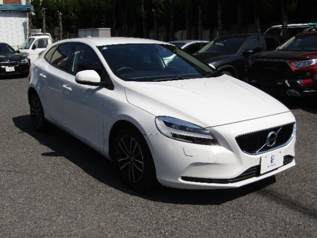 VOLVO V40