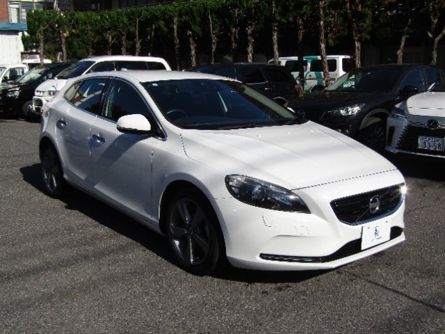 VOLVO V40