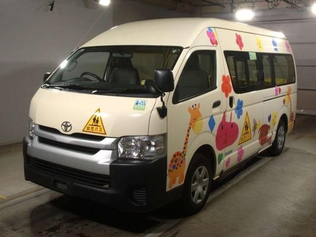 TOYOTA HIACE COMMUTER