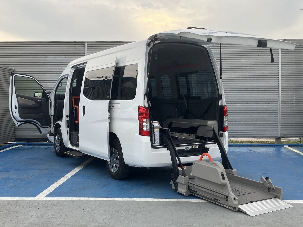 NISSAN NV350 CARAVAN