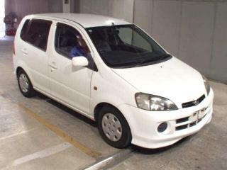 DAIHATSU YRV
