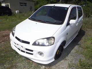 DAIHATSU YRV