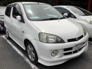DAIHATSU YRV