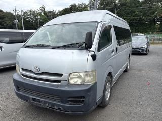 TOYOTA HIACE COMMUTER