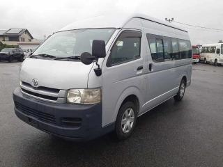 TOYOTA HIACE COMMUTER