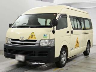 TOYOTA HIACE COMMUTER