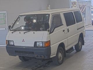 MITSUBISHI DELICA WAGON
