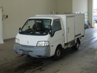 MITSUBISHI DELICA WAGON