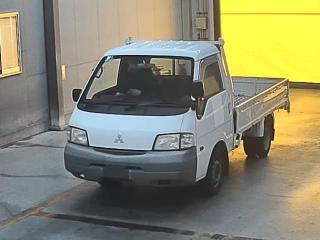 MITSUBISHI DELICA WAGON