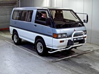 MITSUBISHI DELICA WAGON