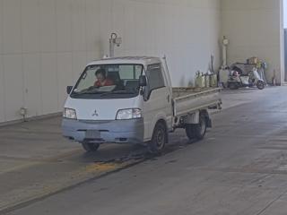 MITSUBISHI DELICA WAGON