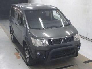 MITSUBISHI DELICA WAGON